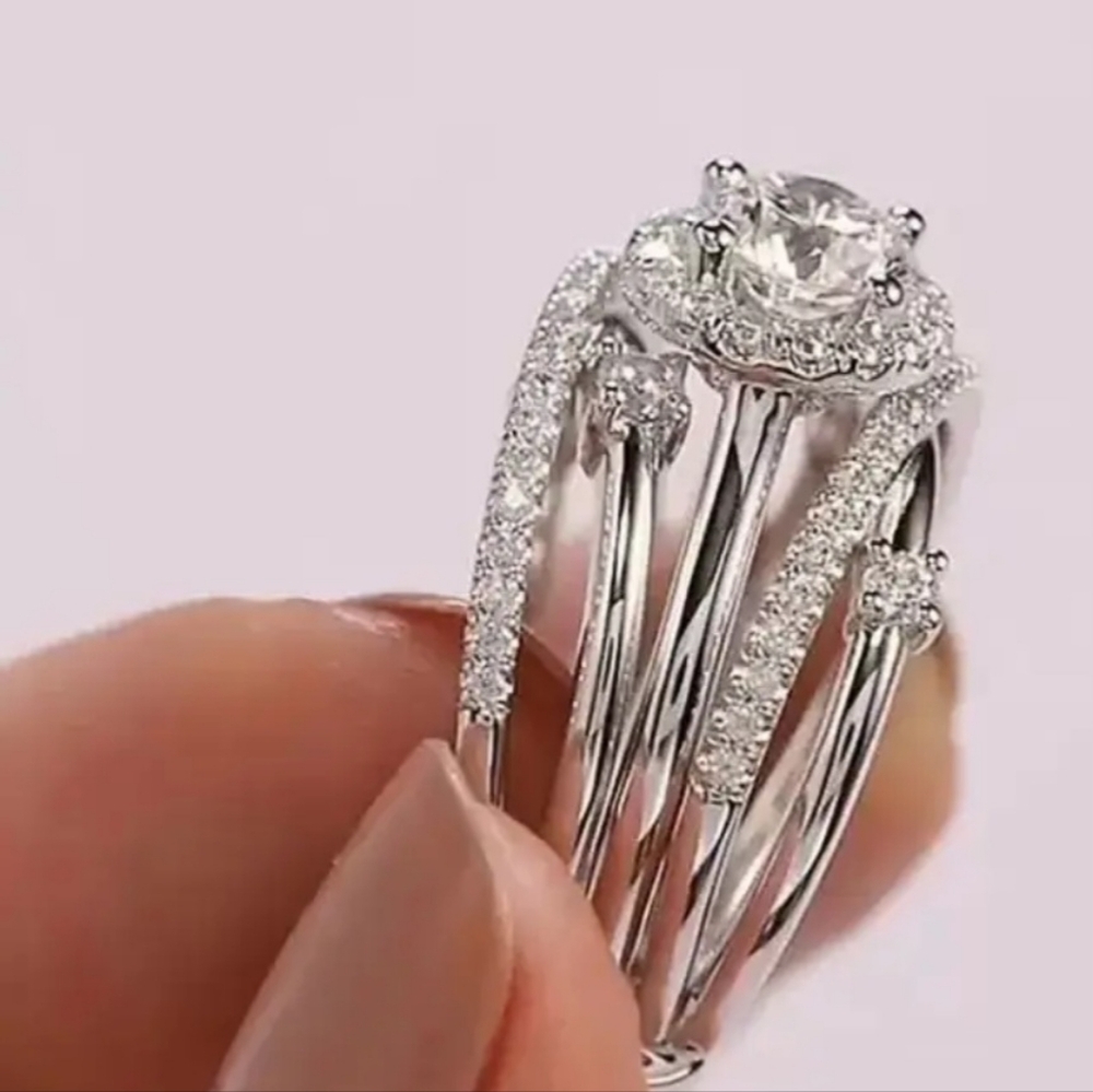925 Sterling Silver zircon strand ring Size 7. NWT. Fast Ship. Top Seller
